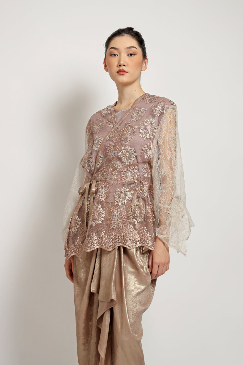 Bloom et Champs Kimono Sari Terracotte/Rok Emas