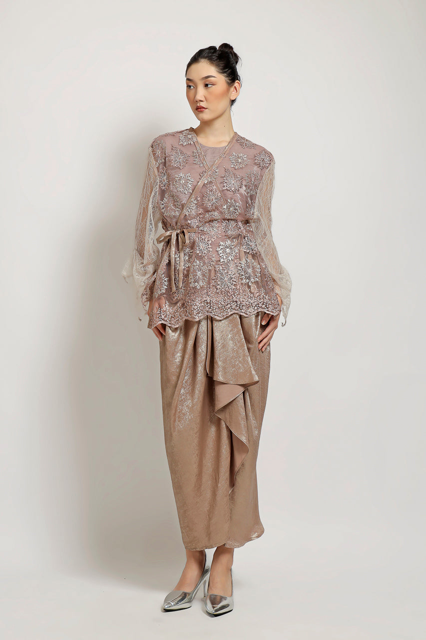 Bloom et Champs Kimono Sari Terracotte/Rok Emas