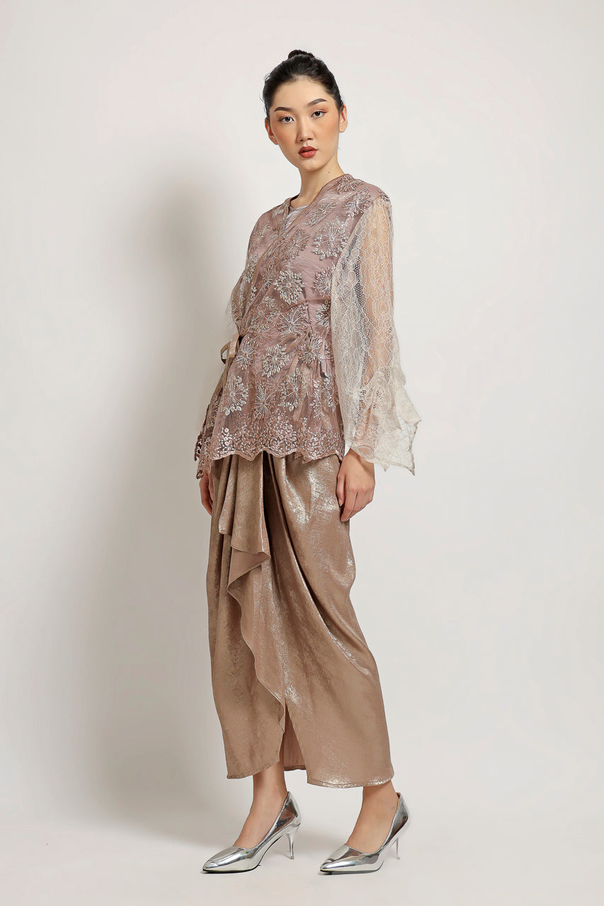 Bloom et Champs Kimono Sari Terracotte/Rok Emas