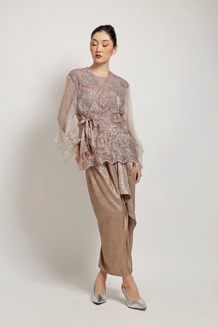 Bloom et Champs Kimono Sari Terracotte/Rok Emas