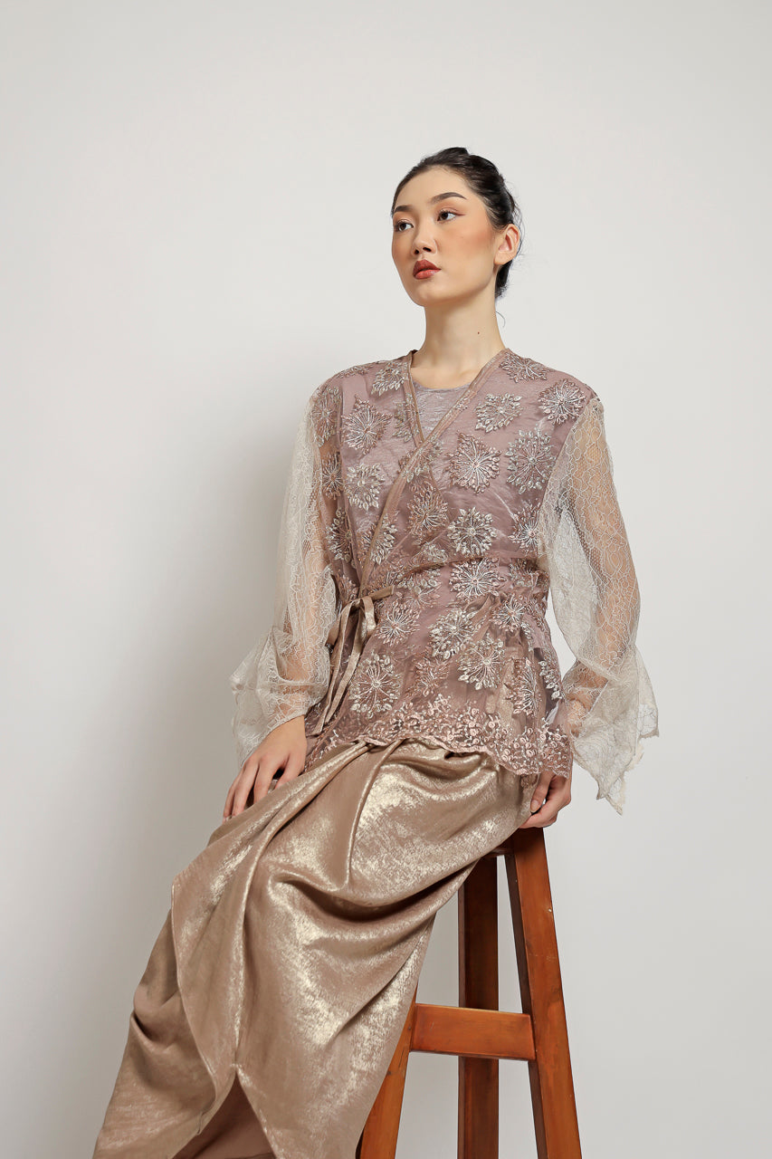 Bloom et Champs Kimono Sari Terracotte/Rok Emas