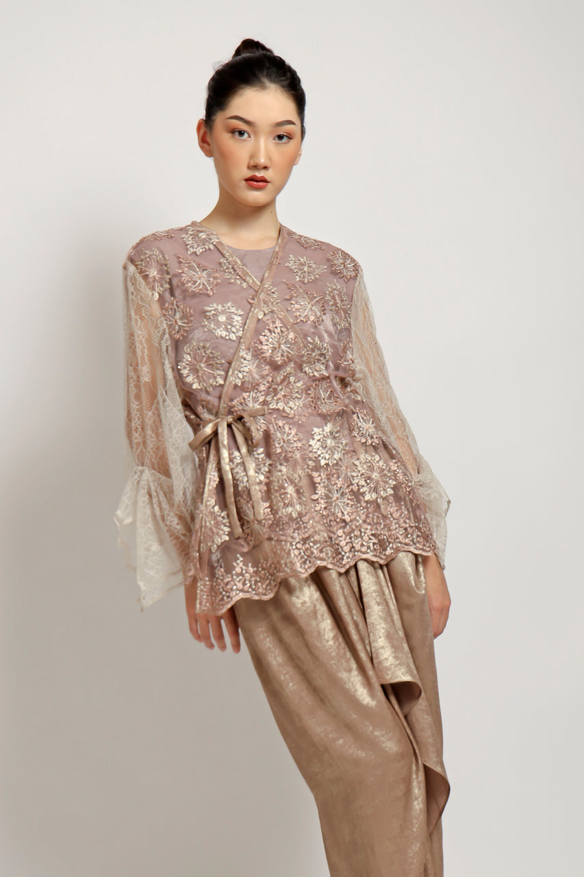 Bloom et Champs Kimono Sari Terracotte/Rok Emas