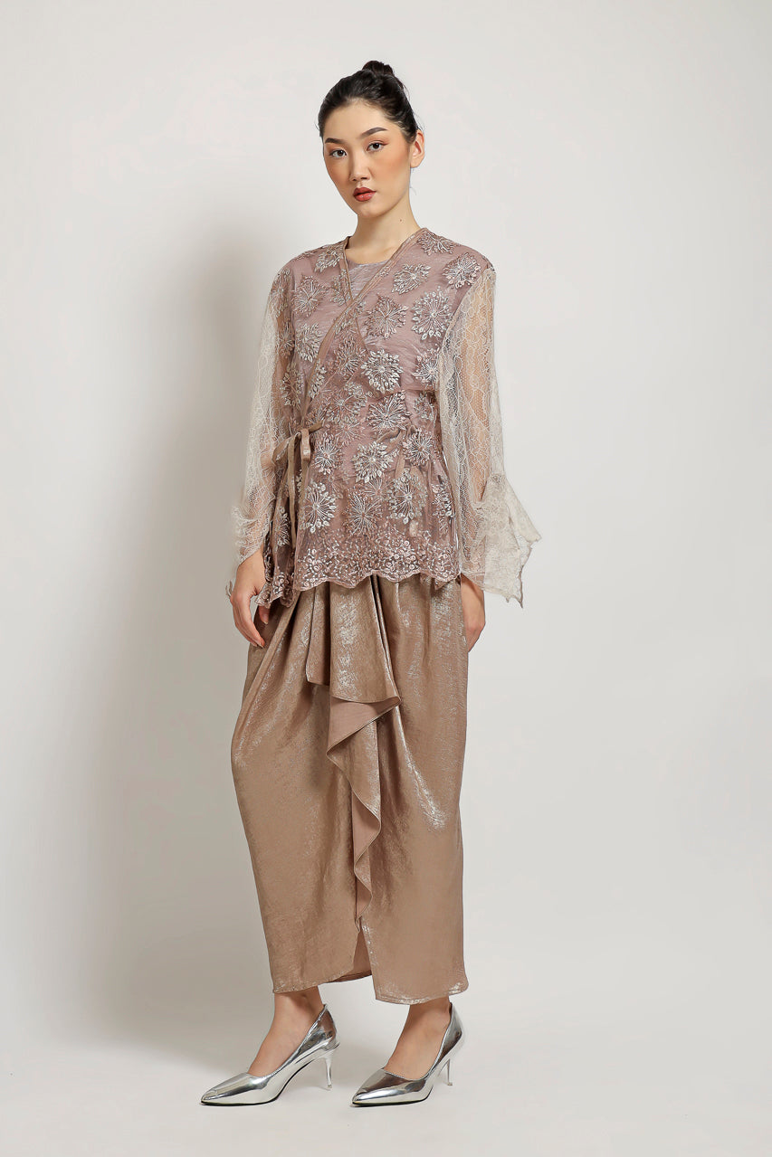 Bloom et Champs Kimono Sari Terracotte/Rok Emas