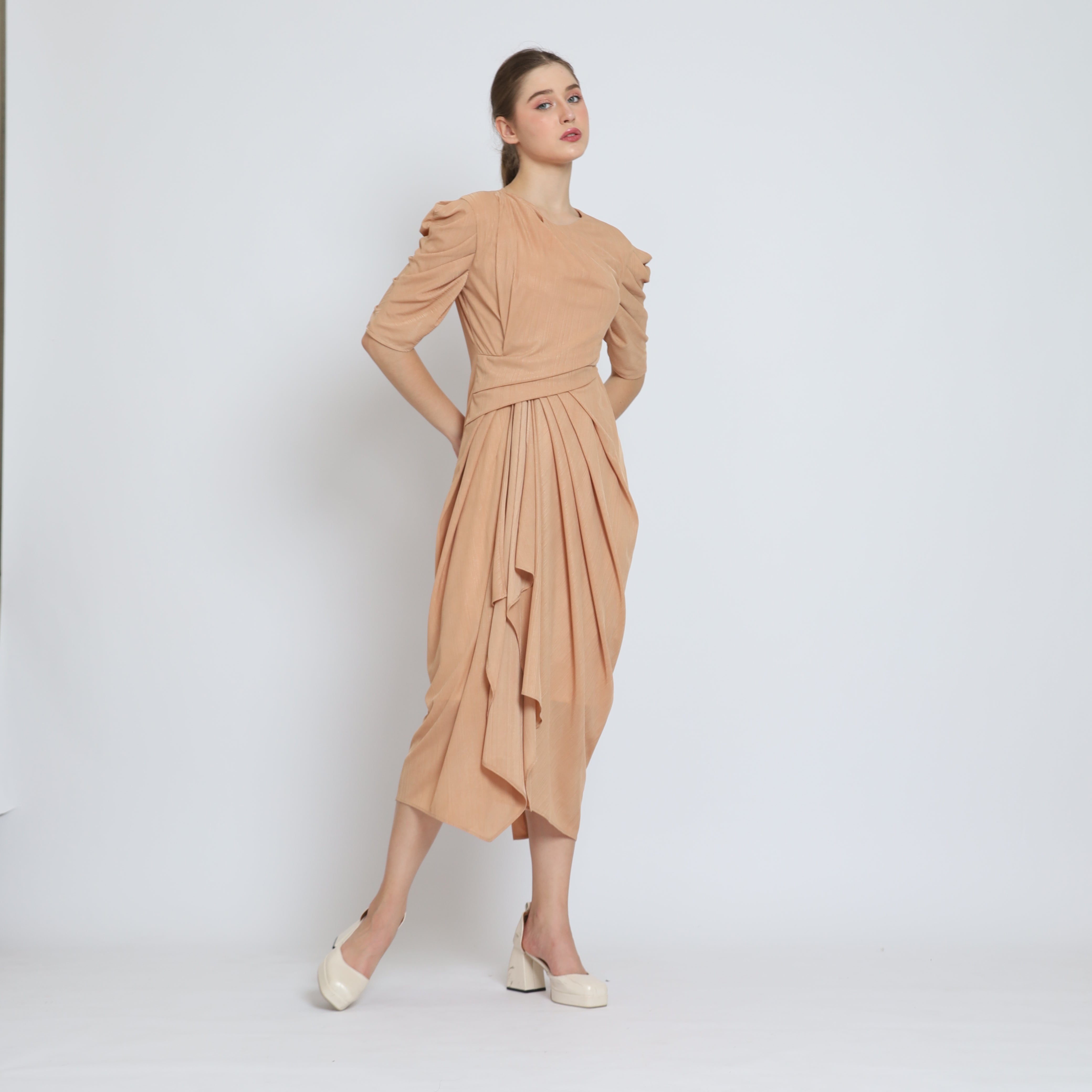 Bloom et Champs Dress Nude Tangan Balon